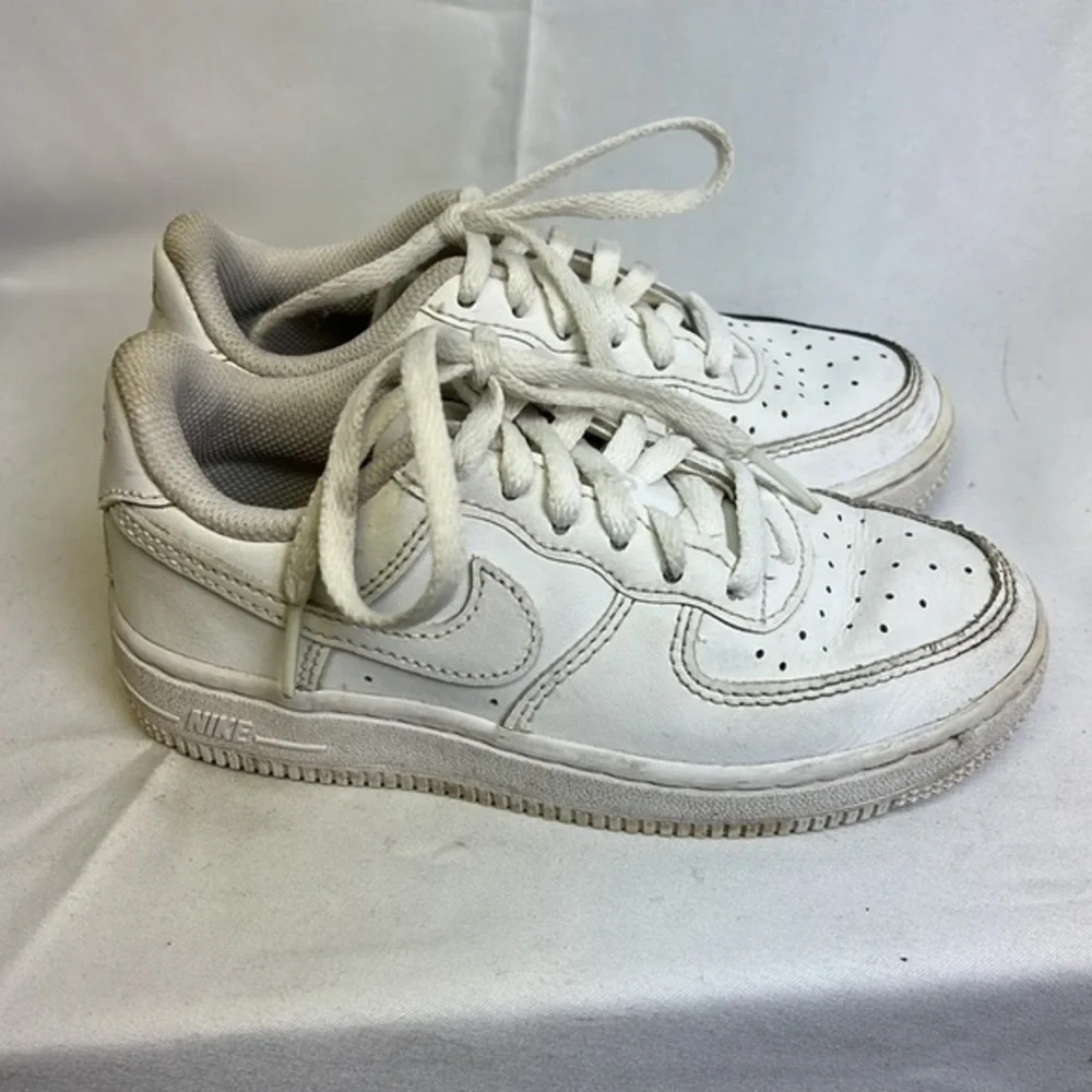 Nike Air Force 1 White Low Leather Sneakers Boy's or‎ Girl's Size 11